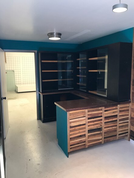More Photos Of 513-579 Mountain View Ave, Belmont Manufacturing For Lease