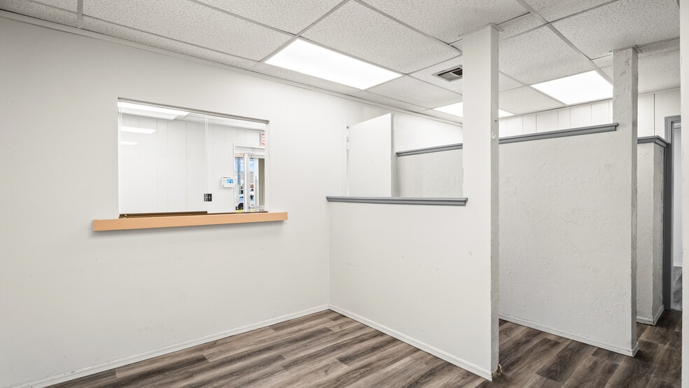 More Photos Of 8720 S Penn Ave, Oklahoma City Office For Sale