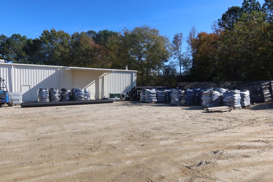 More Photos Of 10791 E Finch St, Middlesex Warehouse For Sale