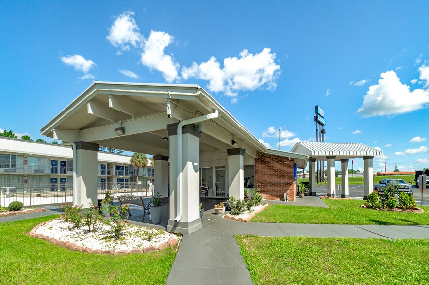 More Photos Of 1103 King Rd, Tifton Hotel For Sale