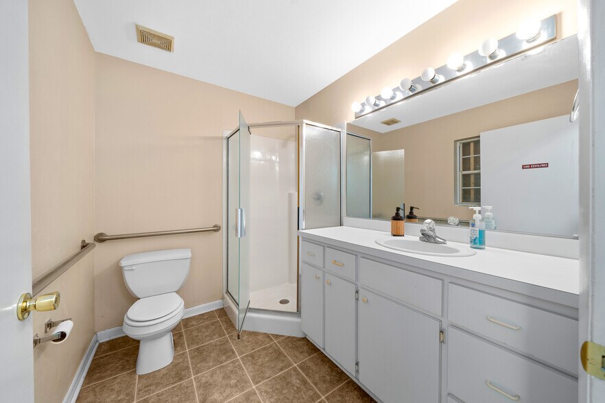 More Photos Of 1415 NW 23rd Ave, Chiefland Medical For Sale