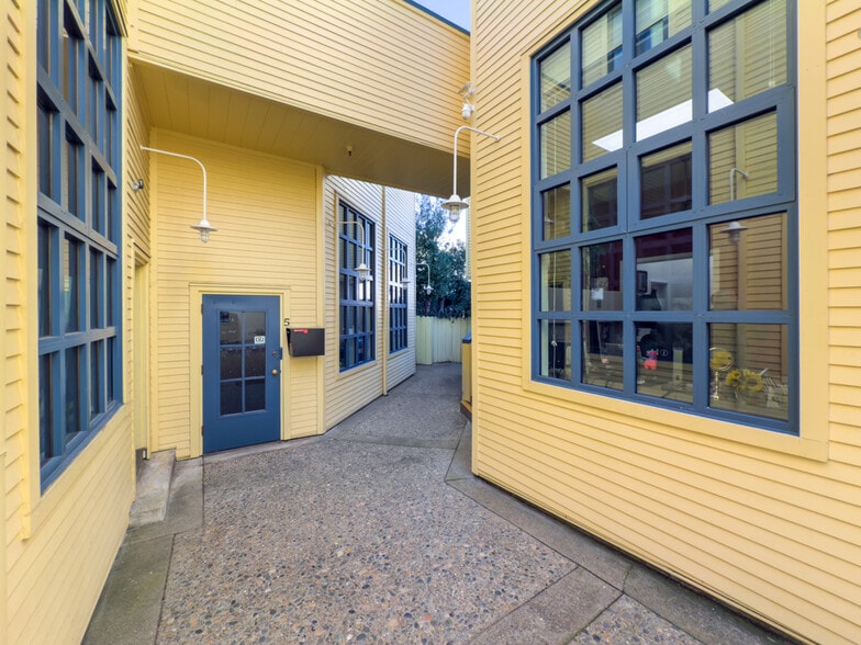 More Photos Of 2974-2980 College Ave, Berkeley Apartments For Lease