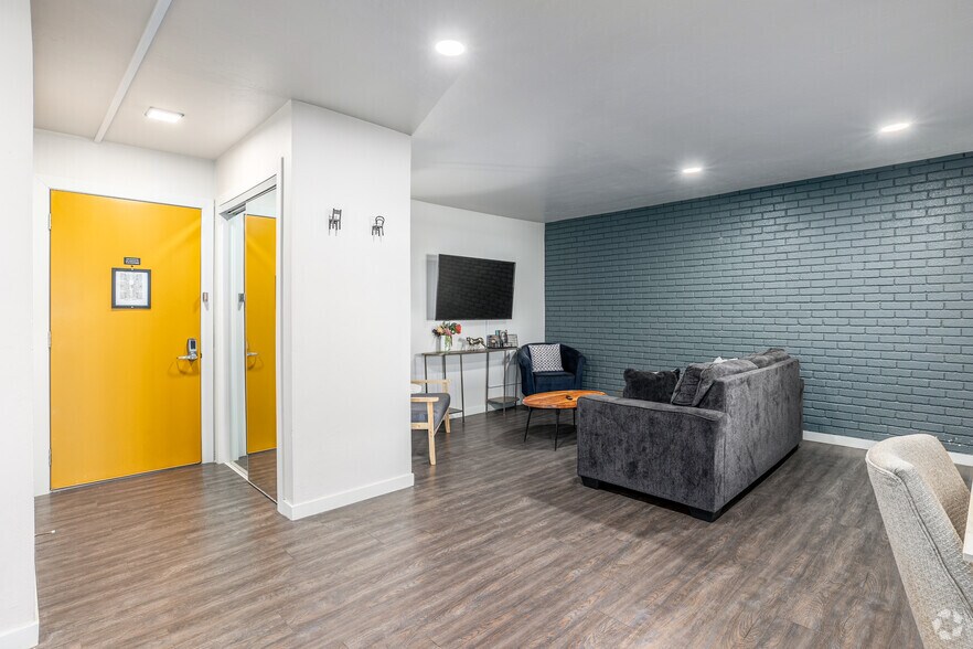 More Photos Of 516 NW 8th St, Oklahoma City Apartments For Sale