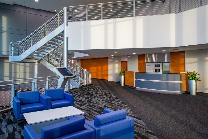 More Photos Of 100 Motor Pkwy, Hauppauge Office For Lease