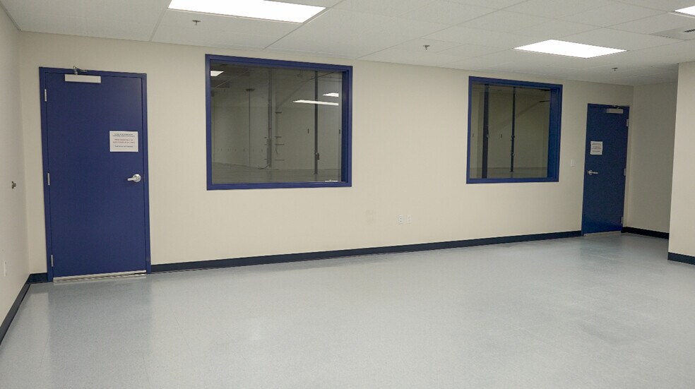 More Photos Of 19405 68th Dr NE, Arlington Manufacturing For Lease