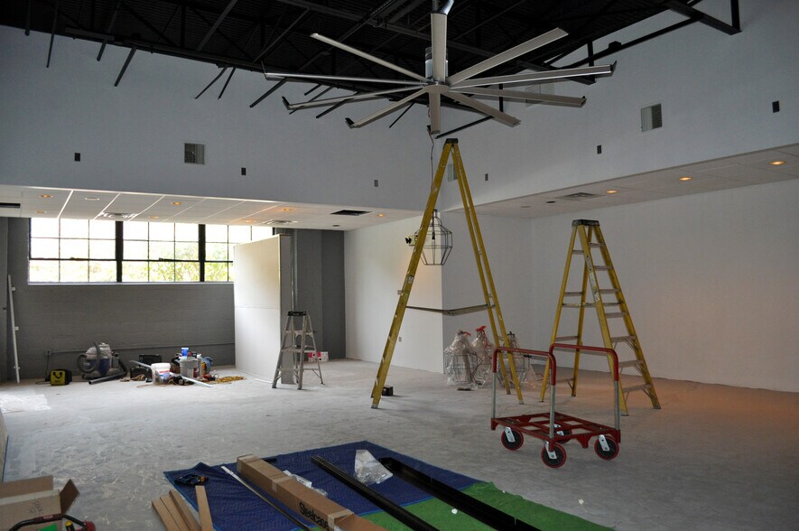 More Photos Of 1100 Twin Stacks Dr, Dallas Storefront For Lease
