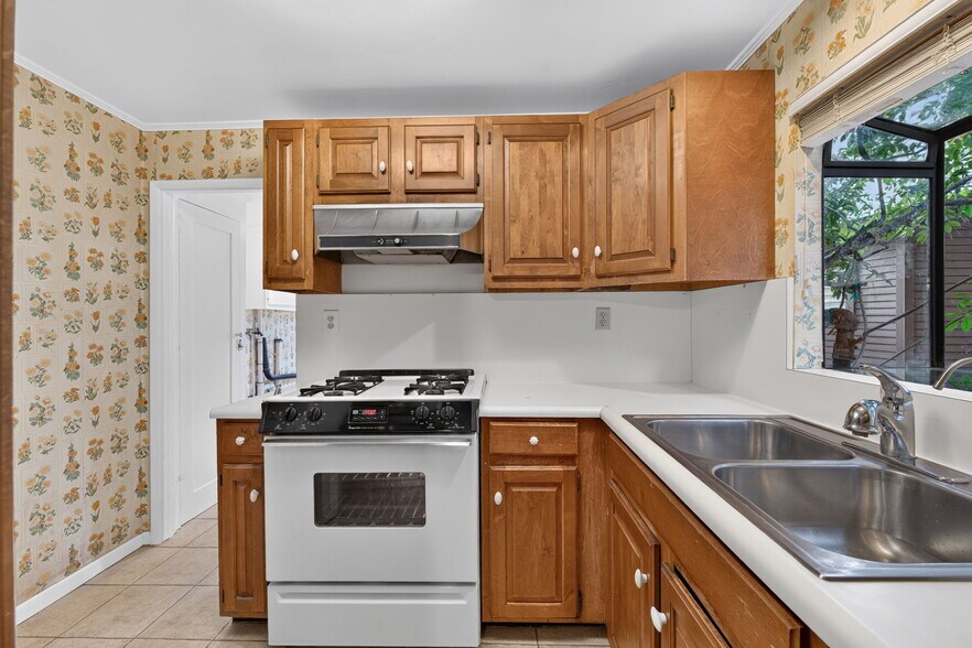 More Photos Of 119 S Adams St, Glendale Multifamily For Sale