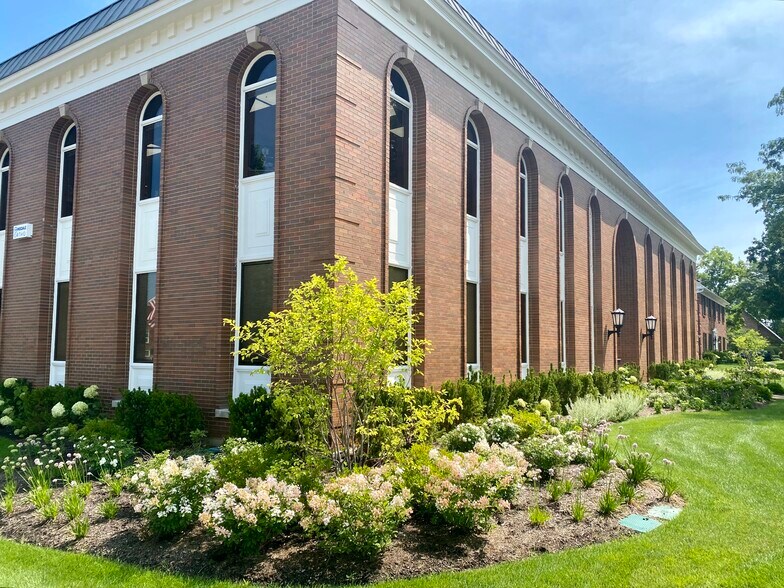 Primary Photo Of 105 E 1st St, Hinsdale Medical For Lease
