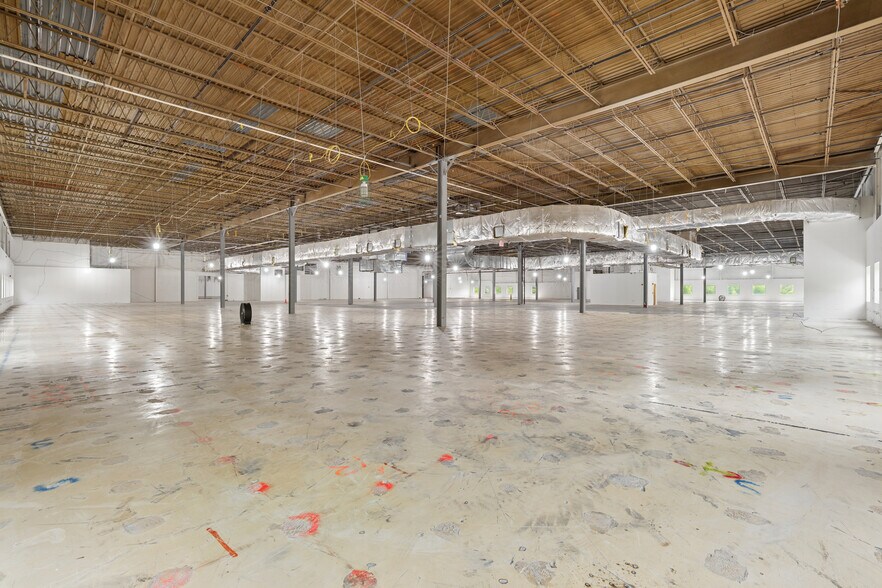 More Photos Of 32 Coslin Dr, Southborough Research And Development For Lease
