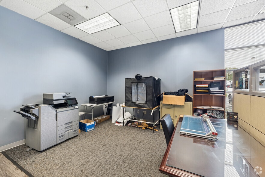 More Photos Of 6240 Abbott Dr, Omaha Distribution For Lease