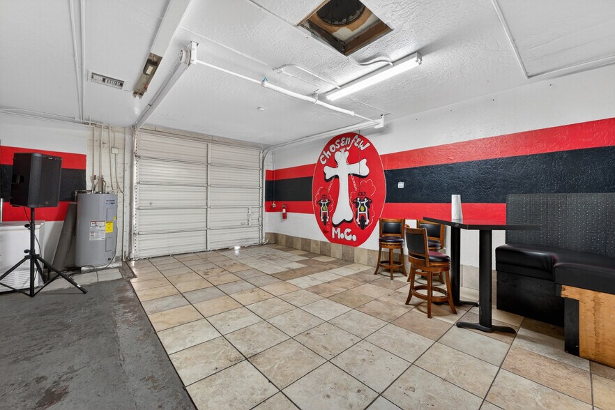 More Photos Of 940 W Hatcher Rd, Phoenix Freestanding For Sale