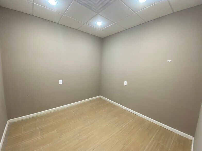 More Photos Of 9208 Venture Ct, Manassas Park Warehouse For Lease