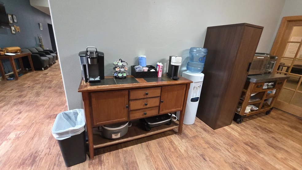 More Photos Of 3711 4th Ave NE, Watford City Truck Terminal For Sale