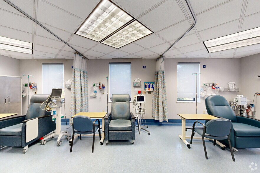 More Photos Of 555 Kinderkamack Rd, Oradell Medical For Sale