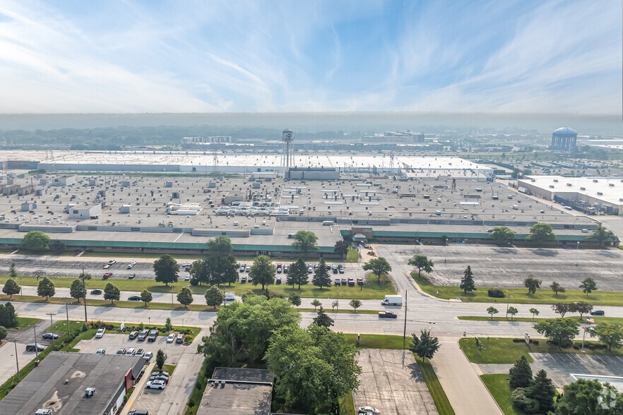 More Photos Of 3300 N 124th St, Milwaukee Manufacturing For Lease