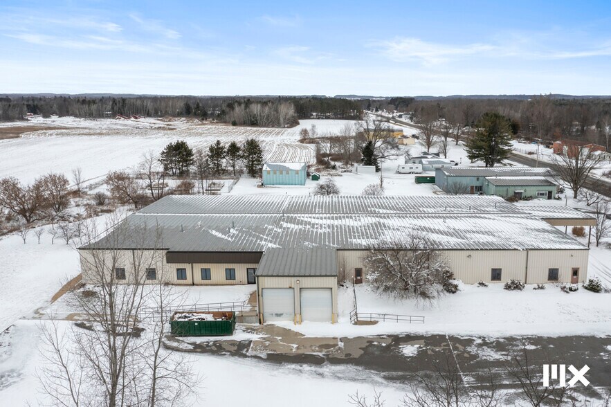 More Photos Of 21685 Northland Dr, Paris Distribution For Sale