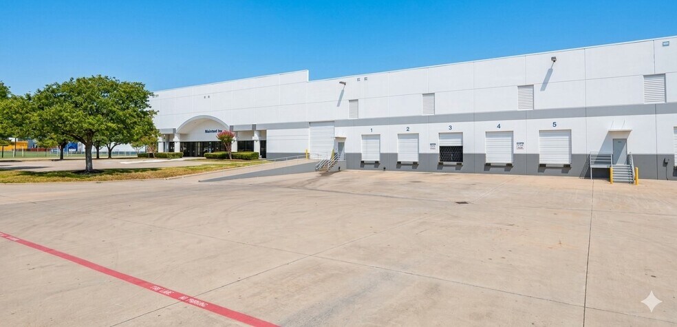 More Photos Of 2510 W Main St, Grand Prairie Distribution For Lease