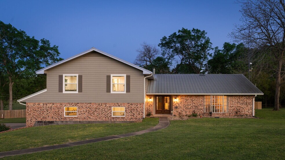 More Photos Of 2355 Jackson League Cir, Brenham Lodge Meeting Hall For Sale