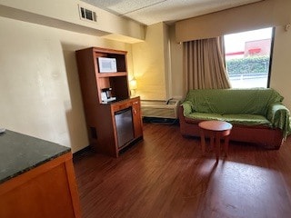 More Photos Of 1616 N Expressway, Griffin Hotel For Sale