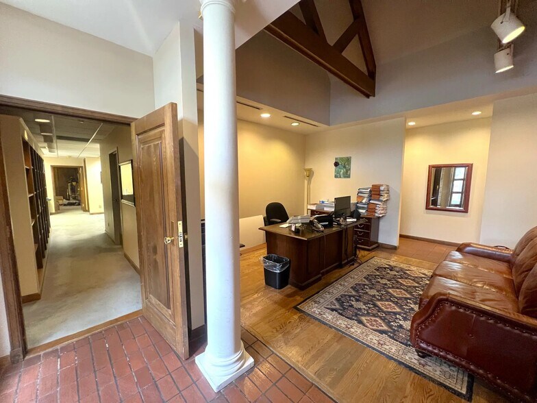 More Photos Of 4808 N Classen Blvd, Oklahoma City Office For Sale