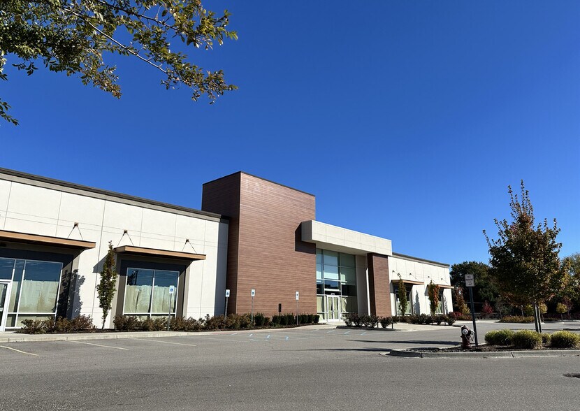 More Photos Of 37270 Van Dyke Ave, Sterling Heights Health Club For Sale