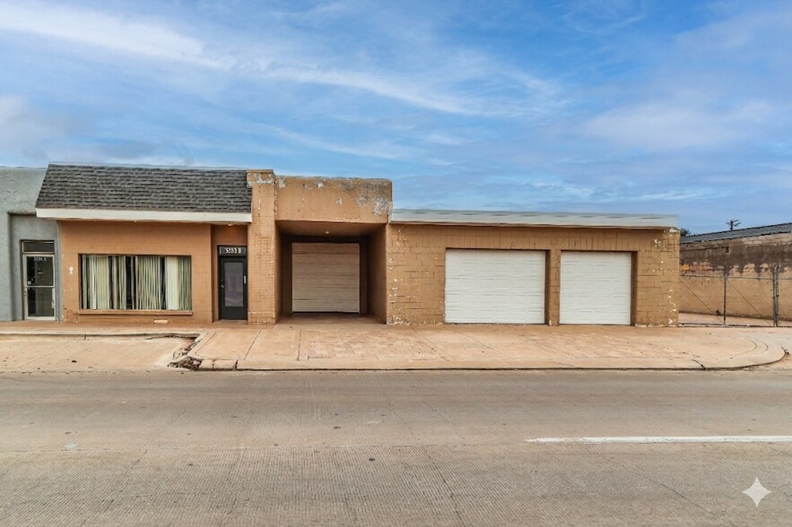 More Photos Of 3209 34th St, Lubbock Flex For Lease