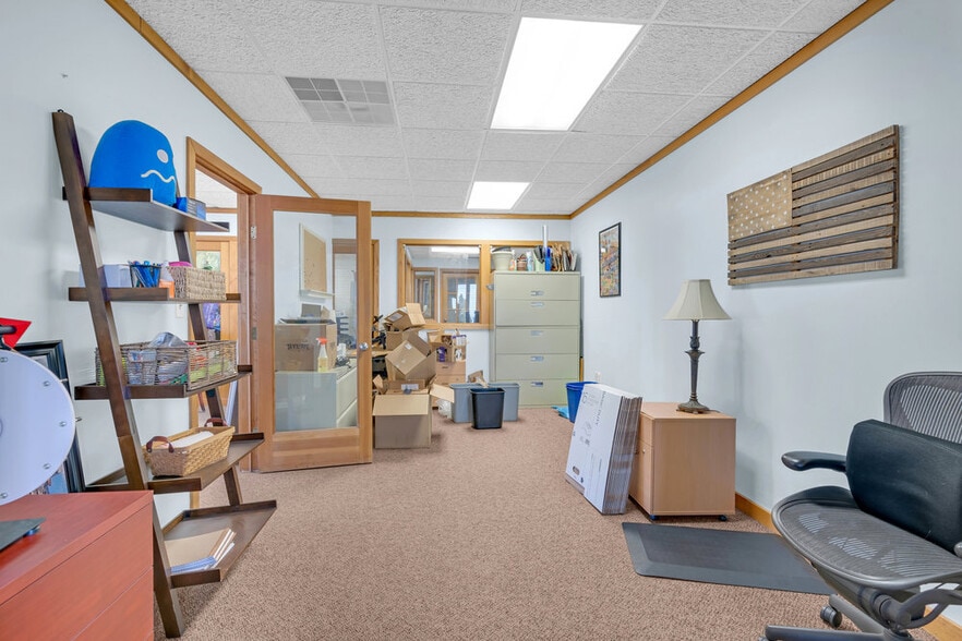 More Photos Of 27 Beach Rd, Monmouth Beach Medical For Lease