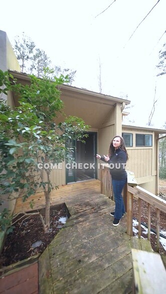 Primary Photo Of 400 Foxfire Ct, Seneca Apartments For Sale