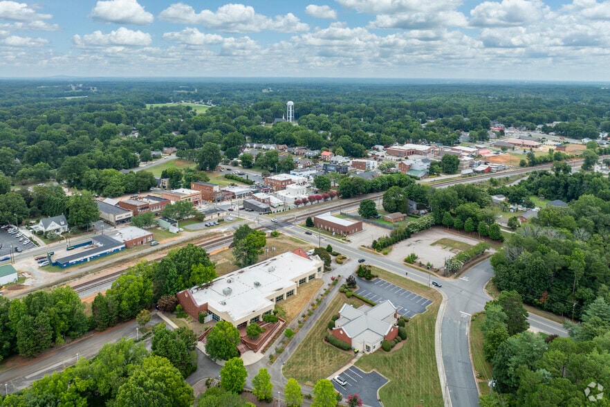 More Photos Of 308 E Centerview St, China Grove Office For Sale