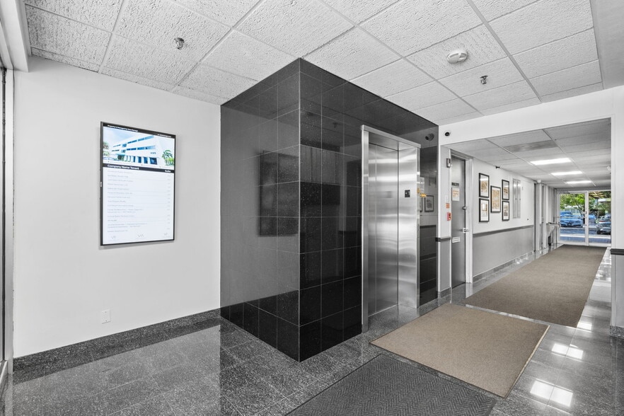 More Photos Of 1995 E Oakland Park Blvd, Fort Lauderdale Loft Creative Space For Lease