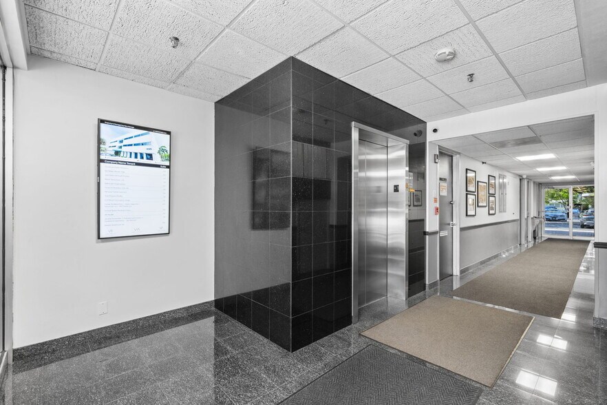 More Photos Of 1995 E Oakland Park Blvd, Fort Lauderdale Loft Creative Space For Sale
