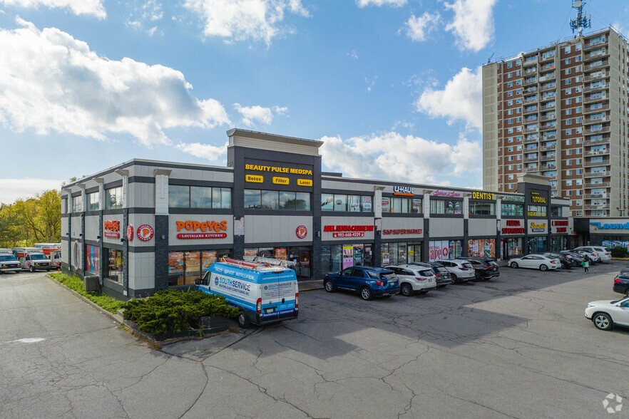 Primary Photo Of 965 Dundas St W, Whitby Storefront For Lease