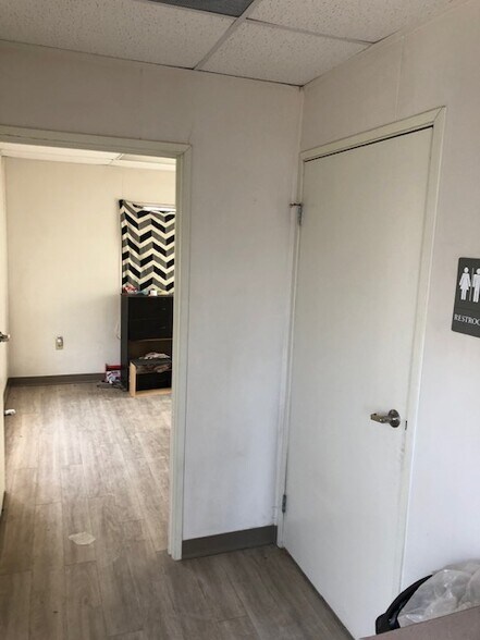 More Photos Of 463 Blackbird Dr, Pecos Industrial For Sale