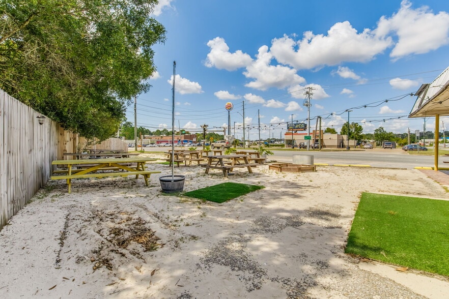 More Photos Of 5168 Stewart St, Milton Fast Food For Lease