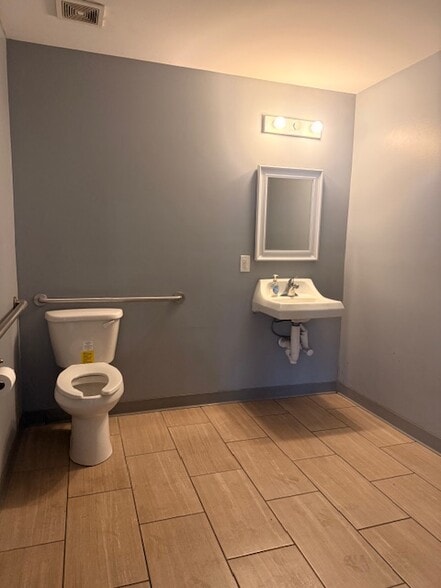 More Photos Of 2828 States St, Lakeland Warehouse For Lease