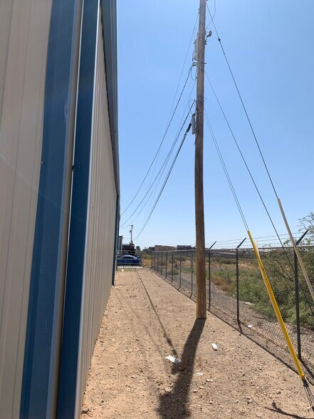 More Photos Of 12708 Montana Ave, El Paso Warehouse For Lease