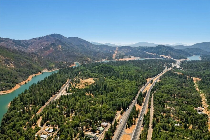 More Photos Of 21375 Main St, Lakehead General Retail For Sale