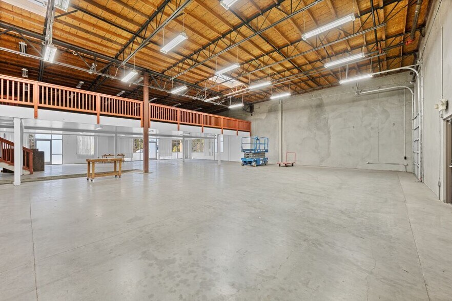 More Photos Of 1515-1539 Olivella Way, San Diego Warehouse For Lease