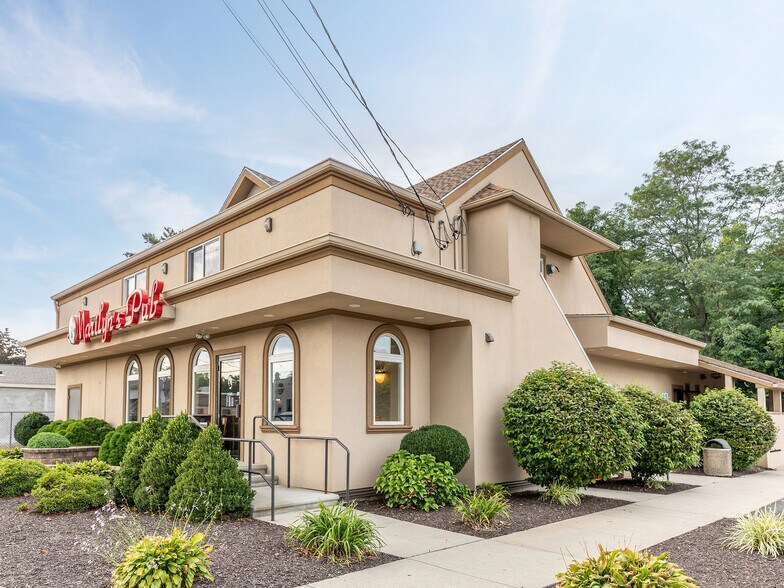 Primary Photo Of 388 Broad St, Bristol General Retail For Sale