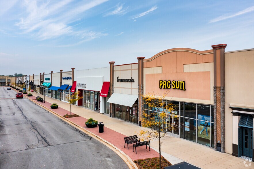 More Photos Of 1800-2124 S Randall Rd, Algonquin Storefront For Lease