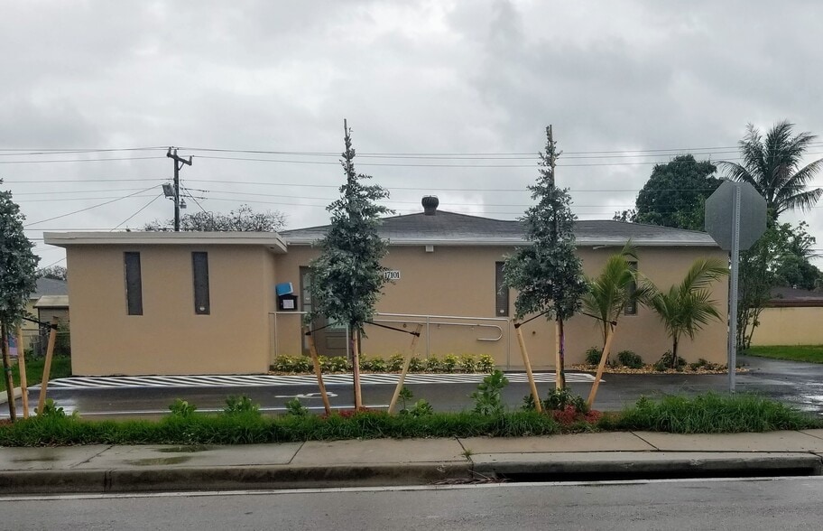 Primary Photo Of 17101 NE 6th Ave, North Miami Beach Coworking Space