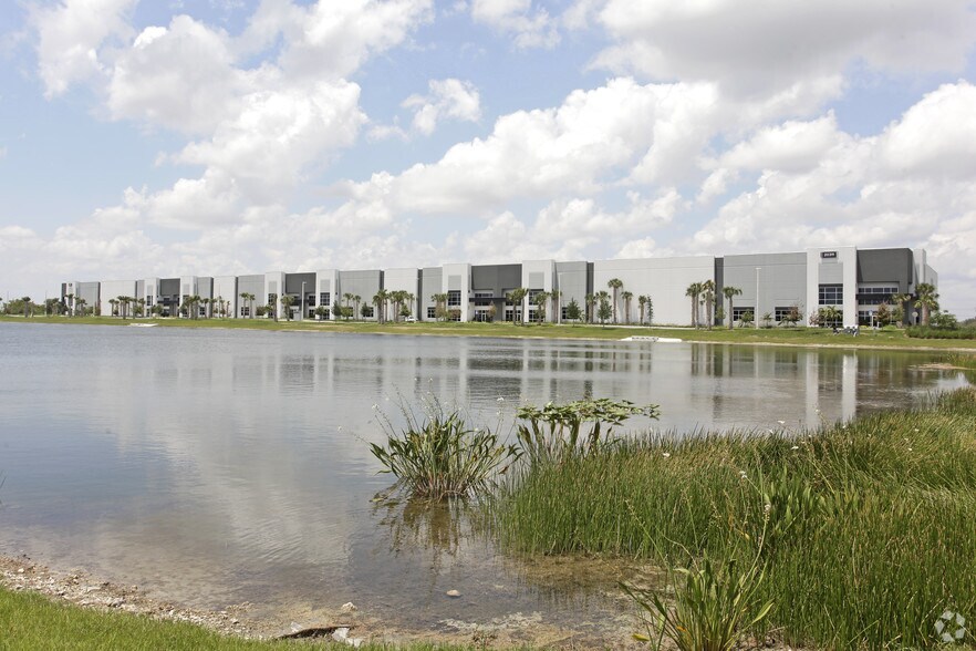 More Photos Of 20351 Sheridan St, Fort Lauderdale Unknown For Lease