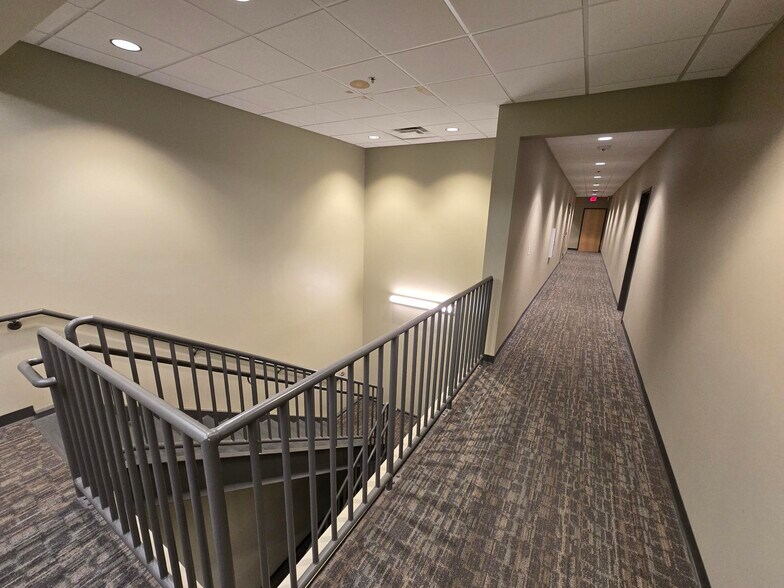 More Photos Of 1595 W Lake Lansing Rd, East Lansing Storefront For Lease