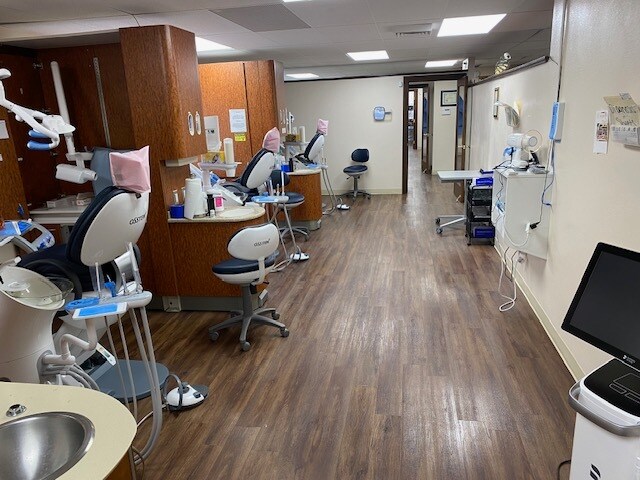 More Photos Of 5995-5997 Brockton Ave, Riverside Medical For Sale