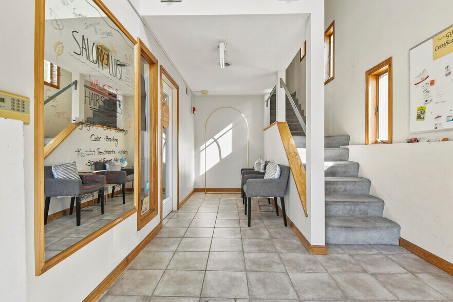 More Photos Of 194 Rockdale Ave, New Bedford Freestanding For Sale