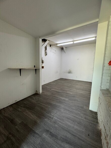 More Photos Of 6121 S Western Ave, Los Angeles Distribution For Lease
