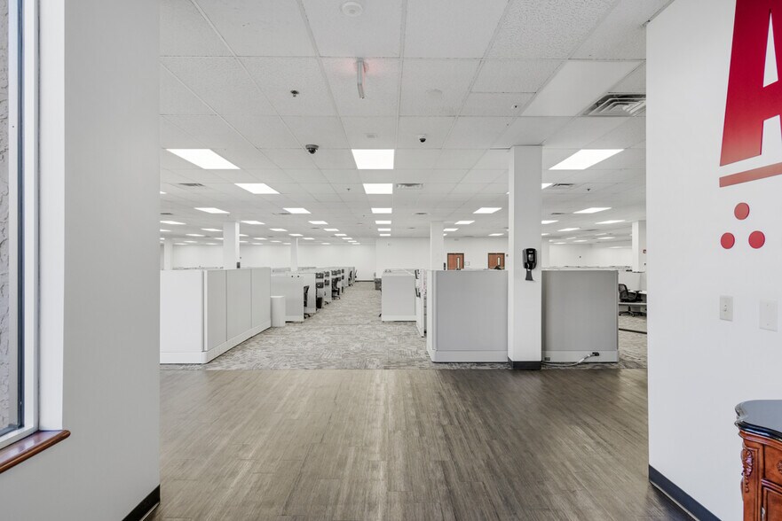 More Photos Of 500 W Main St, Hendersonville Freestanding For Lease