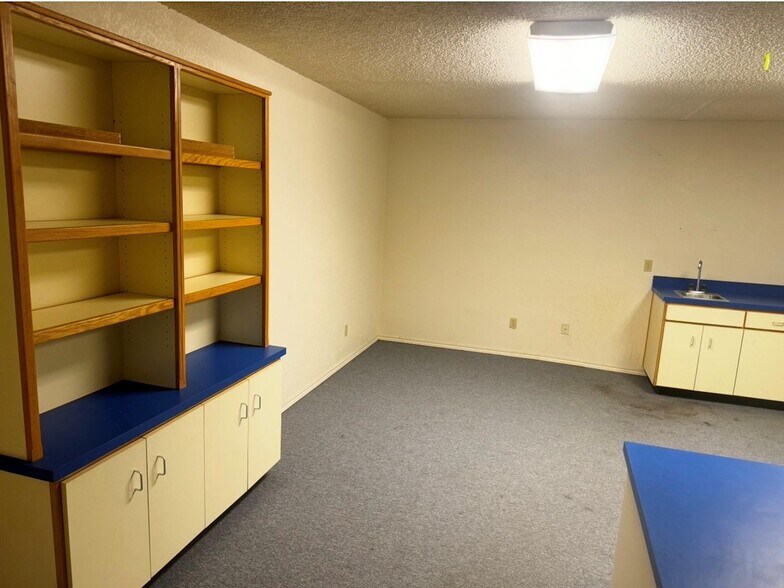 More Photos Of 214 N Mason St, Bowie General Retail For Sale