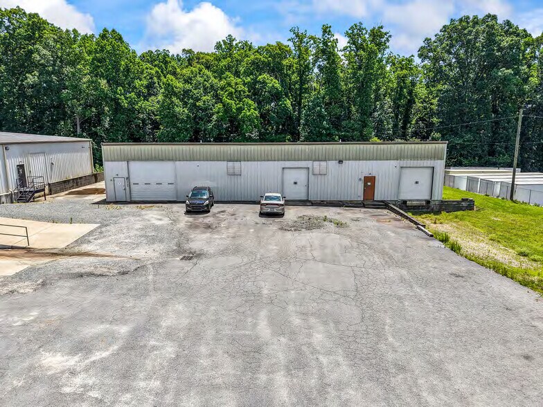 More Photos Of 10490 N NC Highway 150, Clemmons Flex For Sale