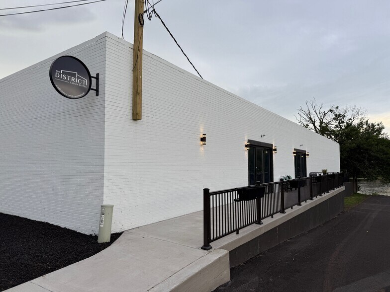 Primary Photo Of 201 W Hydraulic St, Yorkville Office For Lease
